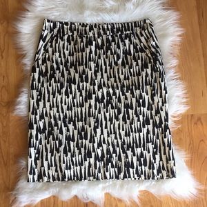 Black & white NY & co skirt